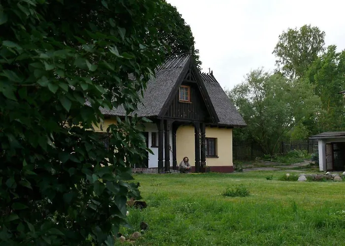 Pod Klonami بيت للعطل Dziemiany